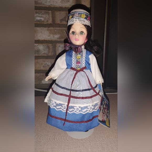 🆕️Effanbee - Wonderful World of Effanbee Dolls - France Doll - 11.5 inches NWT - Picture 1 of 8